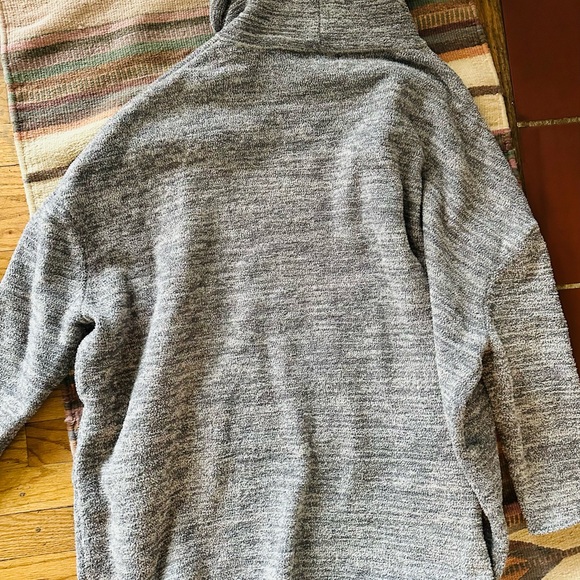 Barefoot Dreams Funnelneck Pulloverr - Picture 4 of 5